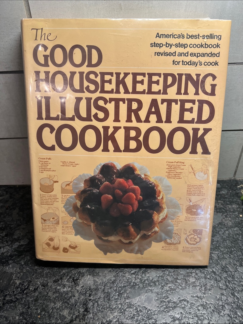 1980 The Good Housekeeping Illustrated Cookbook - Cream Cover over 900 recipes
